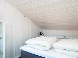 6 Person Holiday Home on a Holiday Park in Hemmet