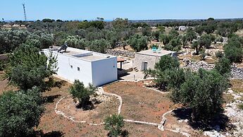 Villetta Paduli - Immersa nel Verde con Vista Mare e Giardino Privato