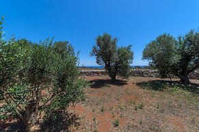 Villetta Paduli - Immersa nel Verde con Vista Mare e Giardino Privato