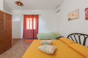 Villetta Paduli - Immersa nel Verde con Vista Mare e Giardino Privato