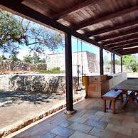 Villetta Paduli - Immersa nel Verde con Vista Mare e Giardino Privato