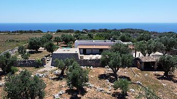 Villetta Paduli - Immersa nel Verde con Vista Mare e Giardino Privato