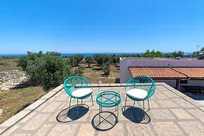 Villetta Paduli - Immersa nel Verde con Vista Mare e Giardino Privato