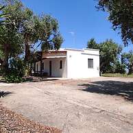 Villetta Paduli - Immersa nel Verde con Vista Mare e Giardino Privato