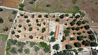 Villetta Paduli - Immersa nel Verde con Vista Mare e Giardino Privato