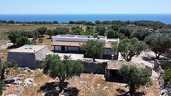 Villetta Paduli - Immersa nel Verde con Vista Mare e Giardino Privato