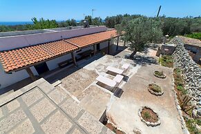 Villetta Paduli - Immersa nel Verde con Vista Mare e Giardino Privato