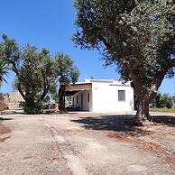 Villetta Paduli - Immersa nel Verde con Vista Mare e Giardino Privato