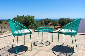 Villetta Paduli - Immersa nel Verde con Vista Mare e Giardino Privato