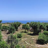 Villetta Paduli - Immersa nel Verde con Vista Mare e Giardino Privato