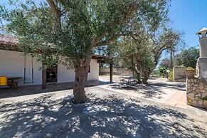 Villetta Paduli - Immersa nel Verde con Vista Mare e Giardino Privato