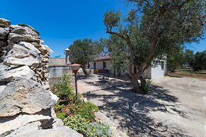 Villetta Paduli - Immersa nel Verde con Vista Mare e Giardino Privato