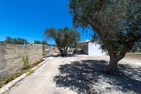 Villetta Paduli - Immersa nel Verde con Vista Mare e Giardino Privato