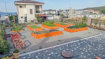 Back Sea Cunda Apart Otel