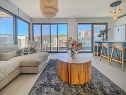 Sea View House w Balcony 3 min to Beach in Milas