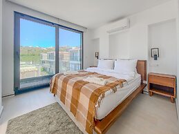 Sea View House w Balcony 3 min to Beach in Milas