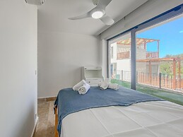 Sea View House w Balcony 3 min to Beach in Milas