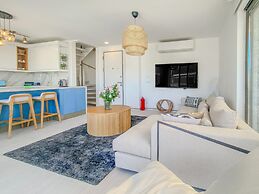 Sea View House w Balcony 3 min to Beach in Milas