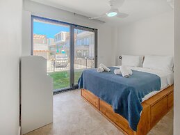 Sea View House w Balcony 3 min to Beach in Milas