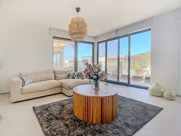 Sea View House w Balcony 3 min to Beach in Milas