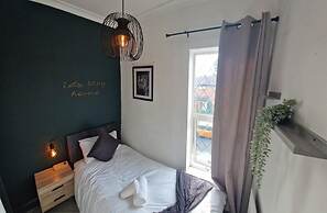 Charming 4-bed House in Wednesbury