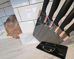 Charming 4-bed House in Wednesbury