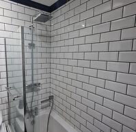 Charming 4-bed House in Wednesbury