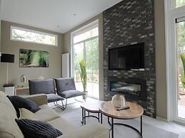 Modern Holiday Home With Decorative Fireplace