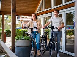 Modern Holiday Home With Decorative Fireplace