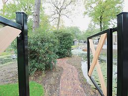 Modern Holiday Home With Decorative Fireplace