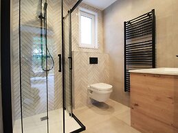 Modern Holiday Home With Decorative Fireplace