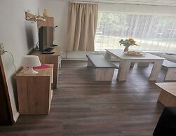 Lakeside Escape With Garden Fun