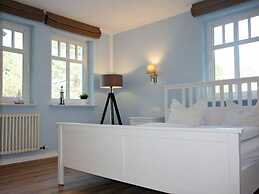 Comfy Apartment With 1 Bedroom and Balcony 134