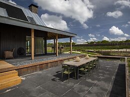 Beautiful Villa With Spacious Garden