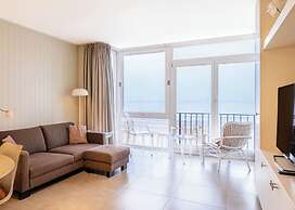 Lavish Apartment for 4 People With Seaview