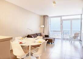 Lavish Apartment for 4 People With Seaview