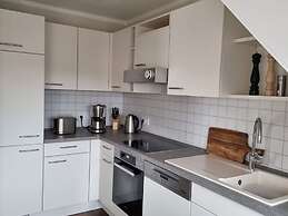 Kommodig Utkiek Modern Retreat