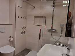 Kommodig Utkiek Modern Retreat