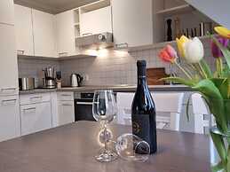 Kommodig Utkiek Modern Retreat