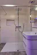 Kommodig Utkiek Modern Retreat