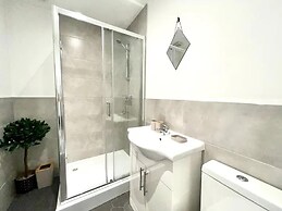 Remarkable 2-bed Apartment in Liverpool