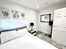 Remarkable 2-bed Apartment in Liverpool