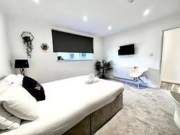 Remarkable 2-bed Apartment in Liverpool