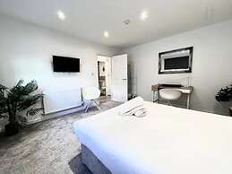 Remarkable 2-bed Apartment in Liverpool