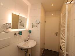 Apartment With Waterbed