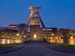 Apartment With Waterbed