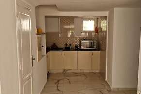2 Bed Villa, Sleeps 4 - Garden, Wifi, Parking
