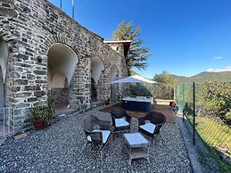 A Charming Stay in Casola in Lunigiana