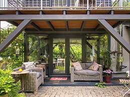 Romantic Apartment With Balcony