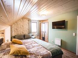 Woodland Modern Retreat